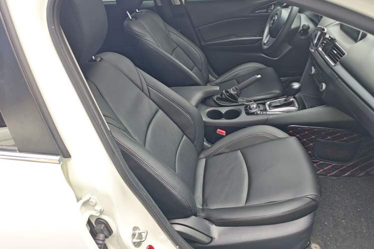Used Mazda 3 Axela 2014 Sedan 1.5L Automatic Luxury Model Right Front Seat