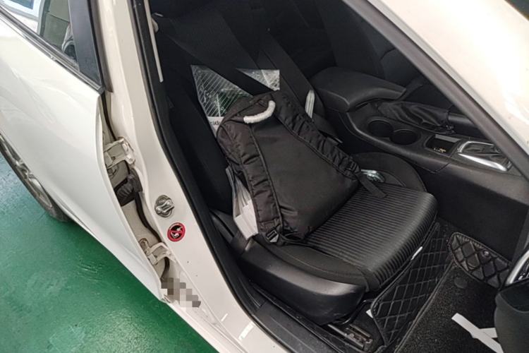 Used Mazda 3 Axela 2014 Sedan 1.5L Automatic Comfort Model Right Front Seat