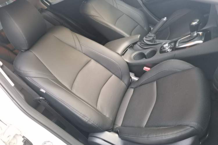 Used Mazda 3 Axela 2014 Sedan 1.5L Automatic Luxury Model Right Front Seat