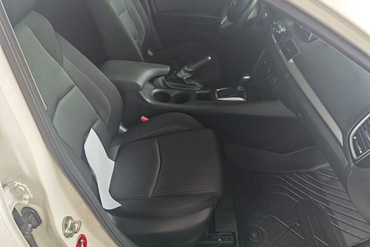 Used Mazda 3 Axela 2014 Sedan 1.5L Automatic Comfort Model Right Front Seat