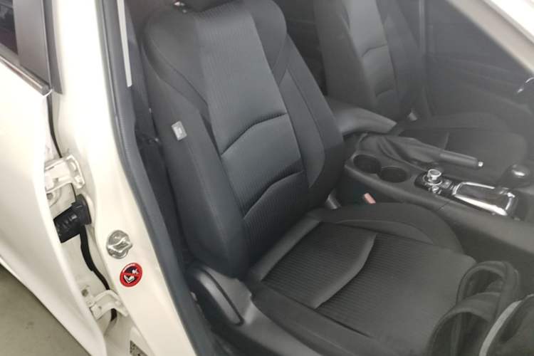 Used Mazda 3 Axela 2014 Sedan 1.5L Automatic Luxury Model Right Front Seat