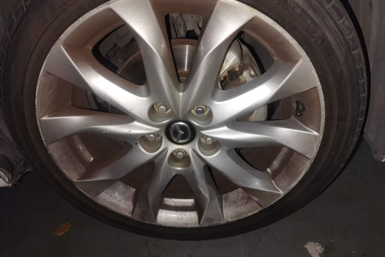 Used Mazda 3 Axela 2014 Sedan 2.0L Automatic Flagship Model Right Front Wheel Hub
