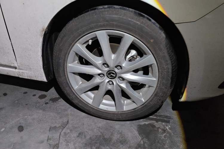 Used Mazda 3 Axela 2014 Sedan 2.0L Automatic Flagship Model Right Front Wheel Hub