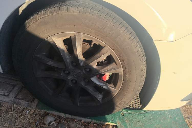 Used Mazda 3 Axela 2014 Sedan 1.5L Automatic Luxury Model Right Front Wheel Hub