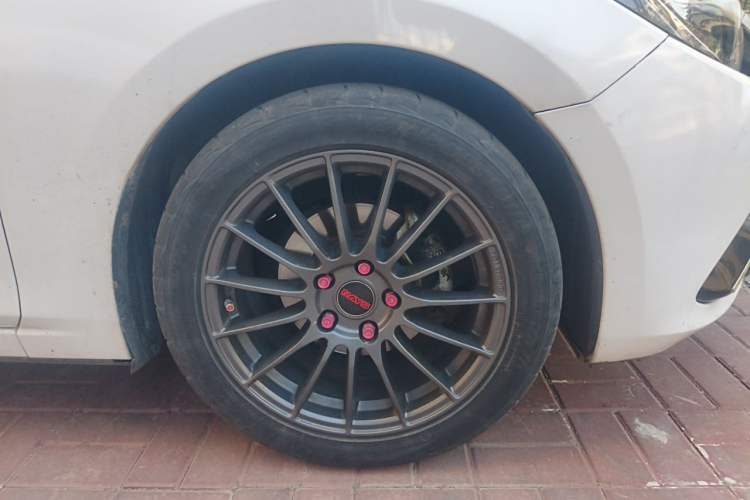 Used Mazda 3 Axela 2014 Sedan 1.5L Manual Comfort Model Right Front Wheel Hub
