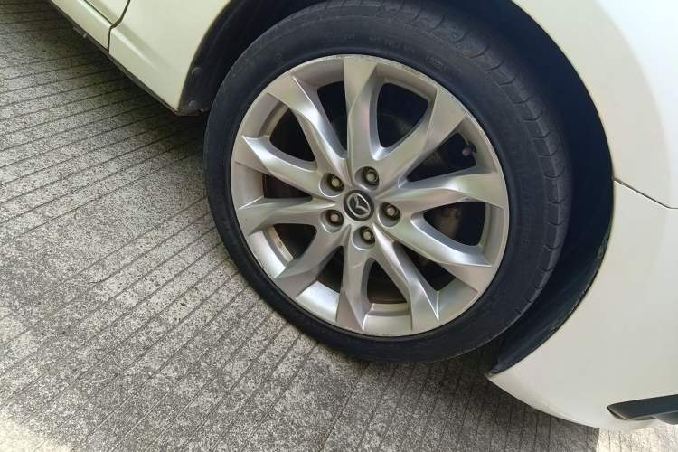 Used Mazda 3 Axela 2014 Sedan 2.0L Automatic Flagship Model Right Front Wheel Hub