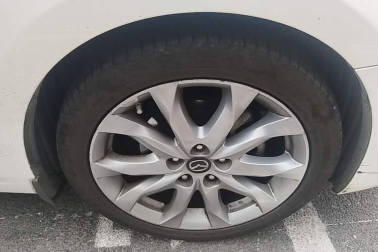 Used Mazda 3 Axela 2014 Sedan 2.0L Automatic Flagship Model Right Front Wheel Hub
