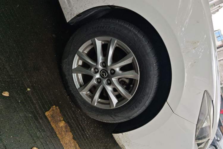 Used Mazda 3 Axela 2014 Sedan 1.5L Automatic Comfort Model Right Front Wheel Hub
