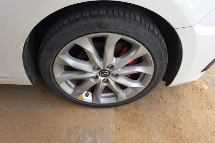 Used Mazda 3 Axela 2014 Hatchback 2.0L Automatic Flagship Model Right Front Wheel Hub