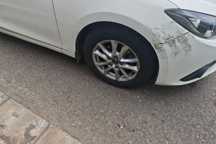 Used Mazda 3 Axela 2014 Sedan 1.5L Automatic Luxury Model Right Front Wheel Hub