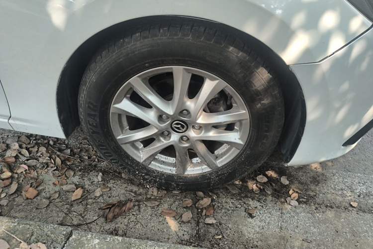 Used Mazda 3 Axela 2014 Sedan 1.5L Manual Comfort Model Right Front Wheel Hub