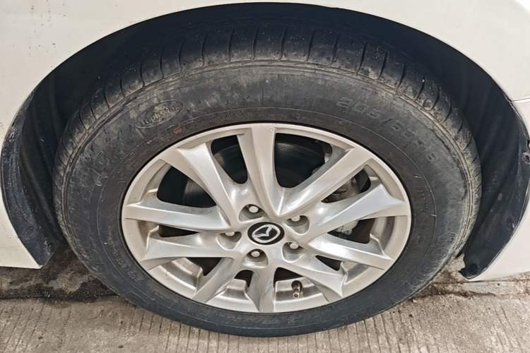 Used Mazda 3 Axela 2014 Sedan 1.5L Automatic Luxury Model Right Front Wheel Hub