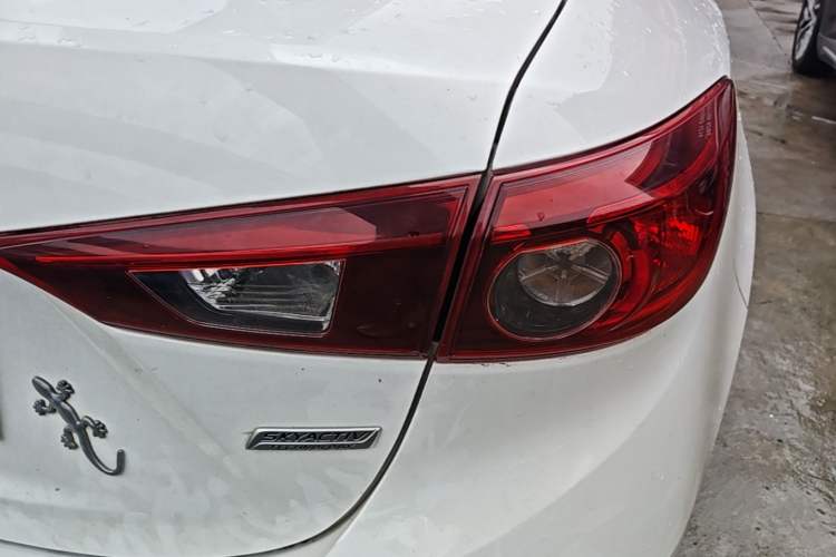 Used Mazda 3 Axela 2014 Sedan 2.0L Automatic Sport Model Right Rear Taillight