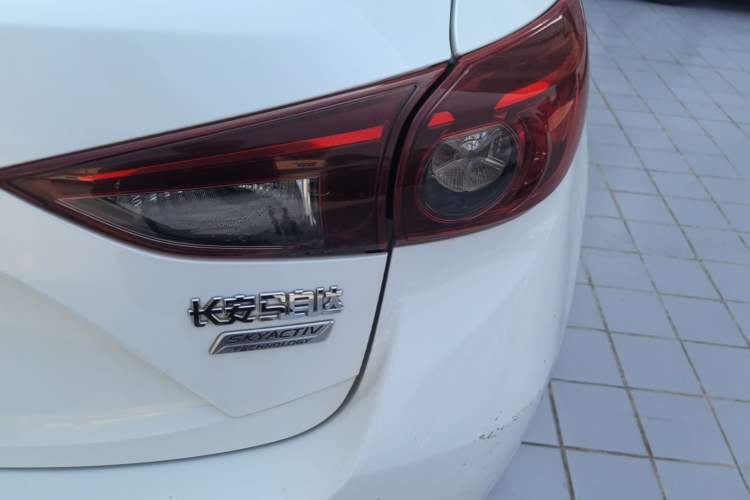 Used Mazda 3 Axela 2014 Hatchback 2.0L Automatic Sport Model Right Rear Taillight