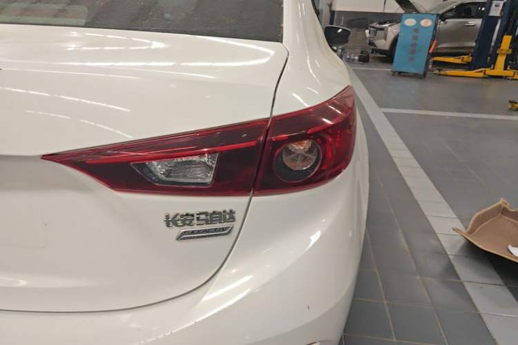 Used Mazda 3 Axela 2014 Sedan 1.5L Manual Comfort Model Right Rear Taillight