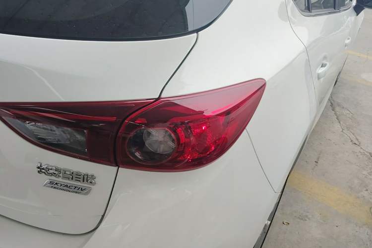 Used Mazda 3 Axela 2014 Hatchback 2.0L Automatic Flagship Model Right Rear Taillight