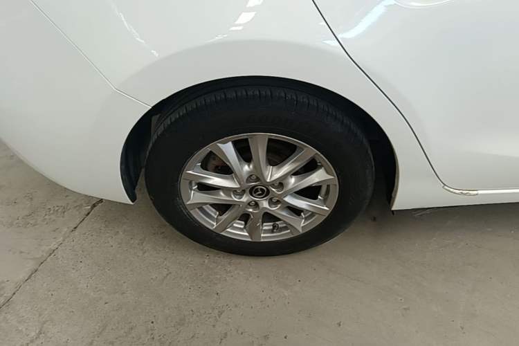 Used Mazda 3 Axela 2014 Sedan 1.5L Automatic Luxury Model Right Rear Wheel Hub