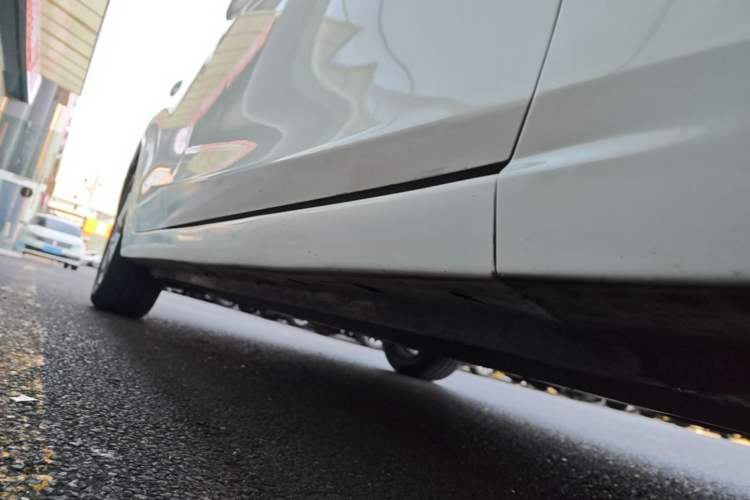 Used Mazda 3 Axela 2014 Sedan 1.5L Automatic Luxury Model Right Side Sill