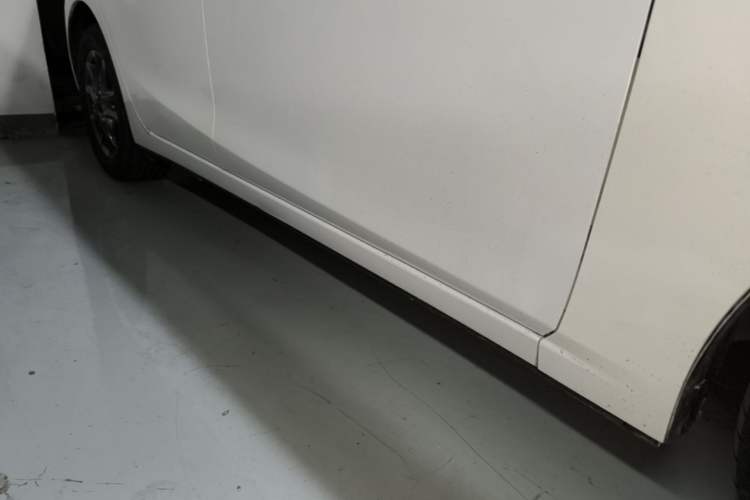 Used Mazda 3 Axela 2014 Sedan 1.5L Automatic Luxury Model Right Side Sill