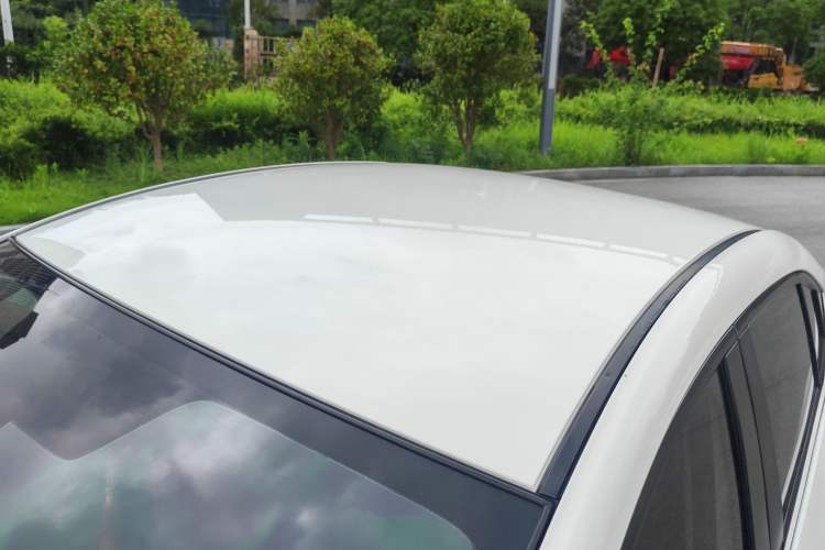 Used Mazda 3 Axela 2014 Sedan 1.5L Automatic Comfort Model Roof