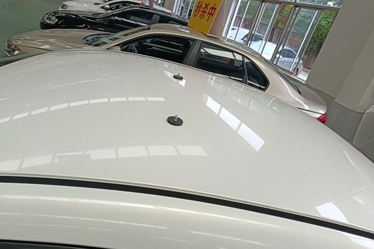 Used Mazda 3 Axela 2014 Sedan 1.5L Automatic Comfort Model Roof