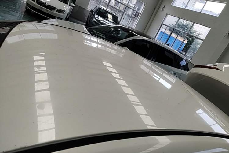 Used Mazda 3 Axela 2014 Sedan 1.5L Automatic Comfort Model Roof