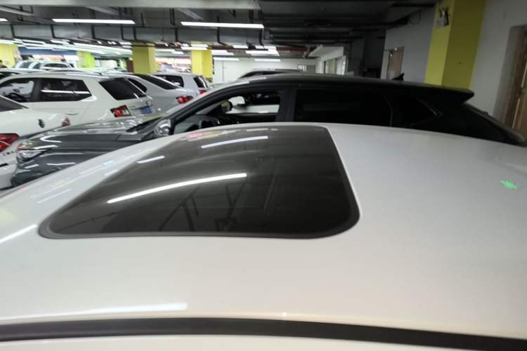 Used Mazda 3 Axela 2014 Sedan 1.5L Automatic Luxury Model Roof