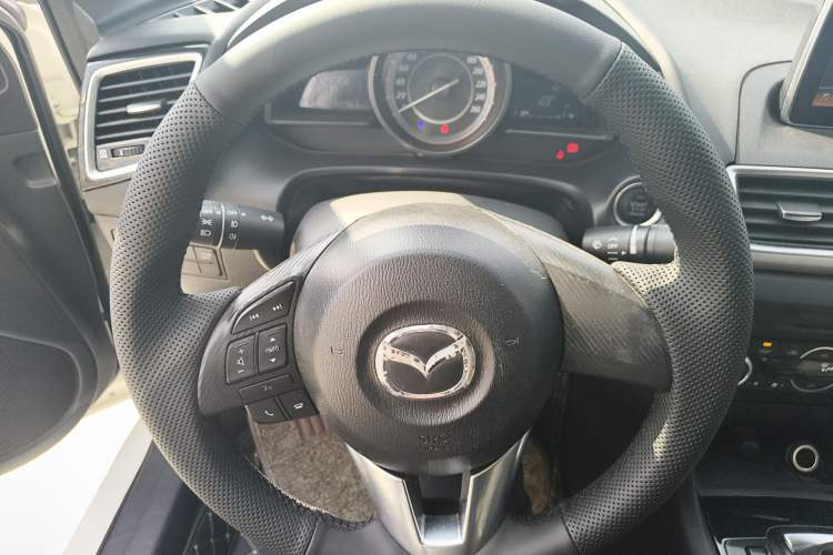 Used Mazda 3 Axela 2014 Sedan 1.5L Automatic Luxury Model Steering Wheel