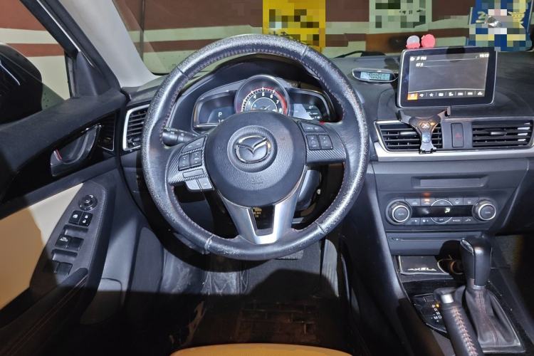 Used Mazda 3 Axela 2014 Sedan 2.0L Automatic Flagship Model Steering Wheel