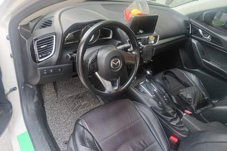 Used Mazda 3 Axela 2014 Sedan 1.5L Automatic Comfort Model Steering Wheel