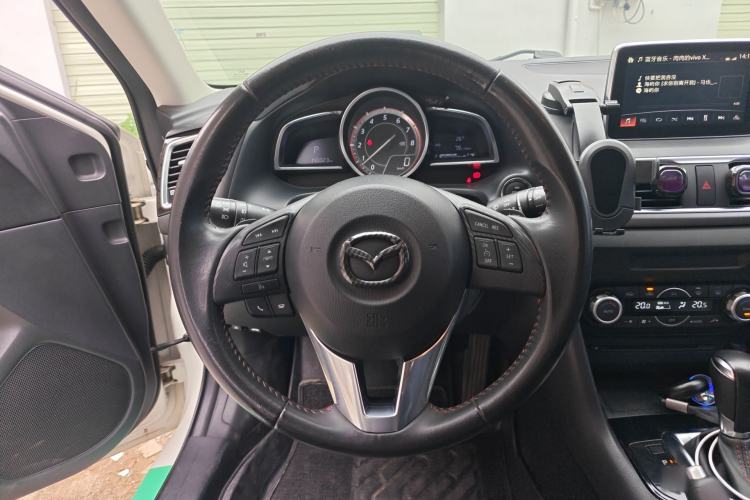 Used Mazda 3 Axela 2014 Hatchback 2.0L Automatic Flagship Model Steering Wheel