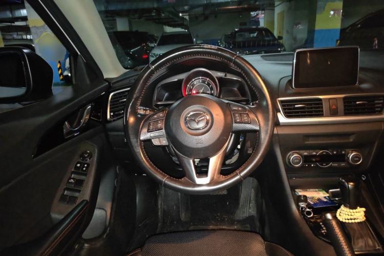 Used Mazda 3 Axela 2014 Hatchback 2.0L Automatic Flagship Model Steering Wheel
