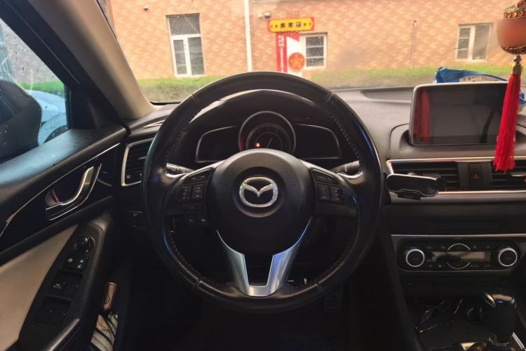Used Mazda 3 Axela 2014 Sedan 2.0L Automatic Flagship Model Steering Wheel