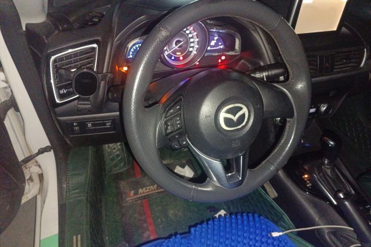 Used Mazda 3 Axela 2014 Sedan 1.5L Automatic Luxury Model Steering Wheel