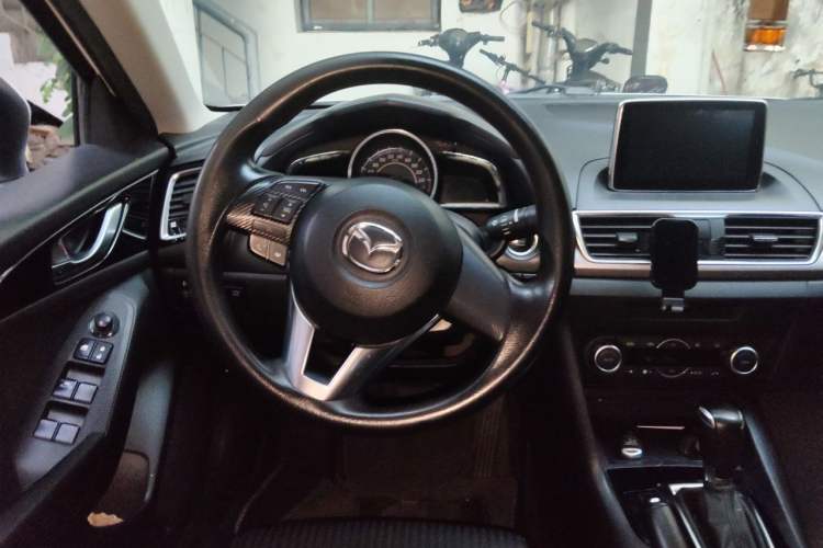 Used Mazda 3 Axela 2014 Sedan 1.5L Automatic Luxury Model Steering Wheel
