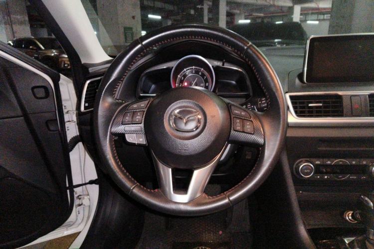 Used Mazda 3 Axela 2014 Hatchback 2.0L Automatic Flagship Model Steering Wheel