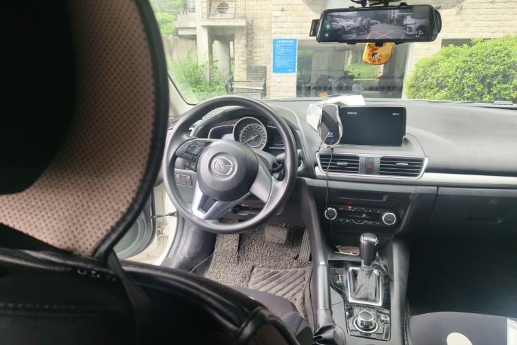 Used Mazda 3 Axela 2014 Sedan 1.5L Automatic Luxury Model Steering Wheel