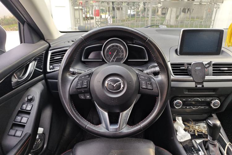 Used Mazda 3 Axela 2014 Hatchback 2.0L Automatic Flagship Model Steering Wheel