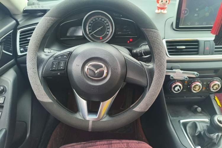 Used Mazda 3 Axela 2014 Sedan 1.5L Manual Comfort Model Steering Wheel