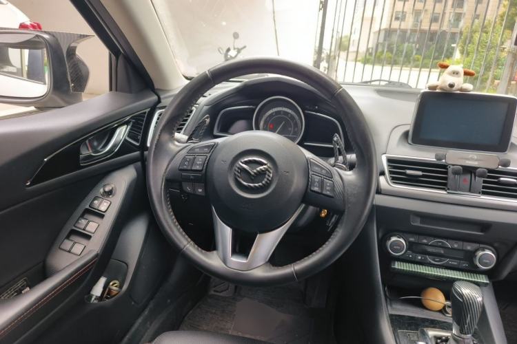 Used Mazda 3 Axela 2014 Sedan 2.0L Automatic Flagship Model Steering Wheel