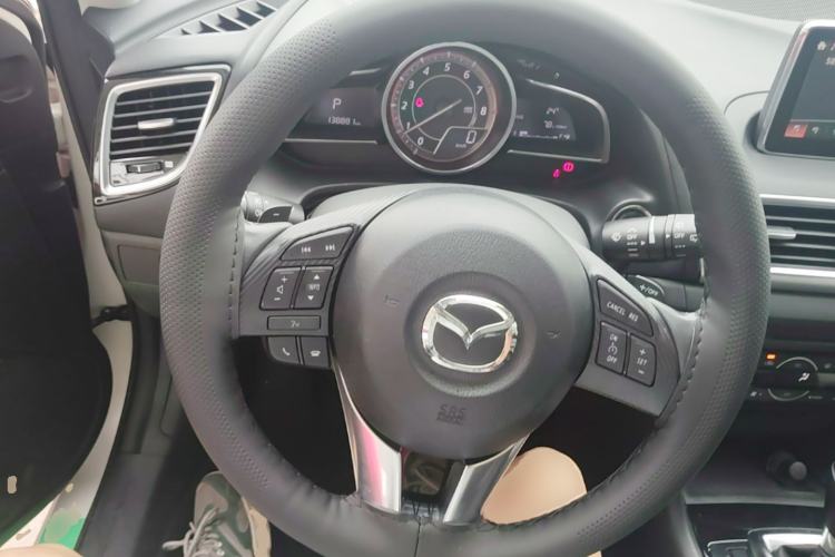 Used Mazda 3 Axela 2014 Hatchback 2.0L Automatic Flagship Model Steering Wheel