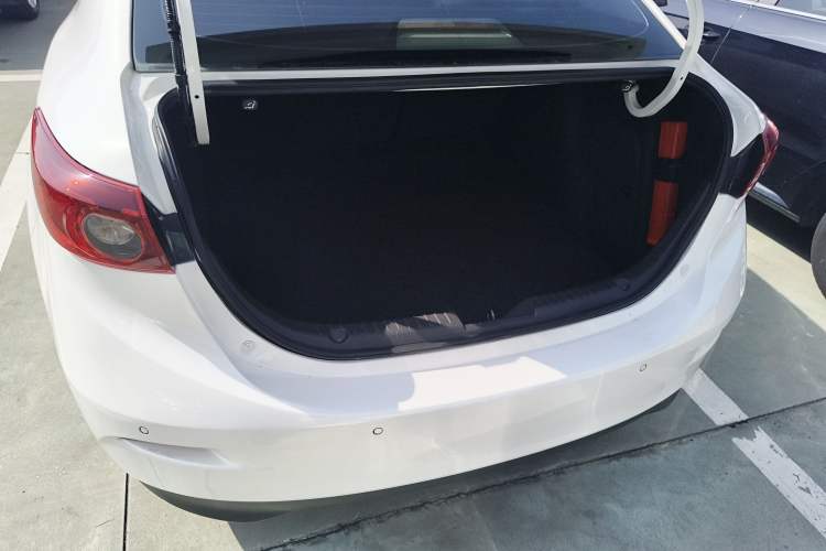 Used Mazda 3 Axela 2014 Sedan 1.5L Automatic Luxury Model Trunk