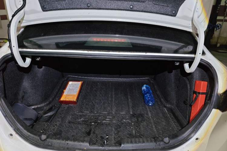 Used Mazda 3 Axela 2014 Sedan 2.0L Automatic Flagship Model Trunk