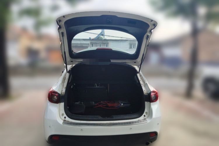 Used Mazda 3 Axela 2014 Hatchback 1.5L Manual Comfort Model Trunk