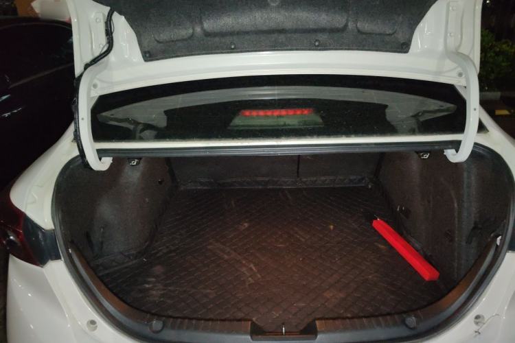 Used Mazda 3 Axela 2014 Sedan 1.5L Automatic Comfort Model Trunk