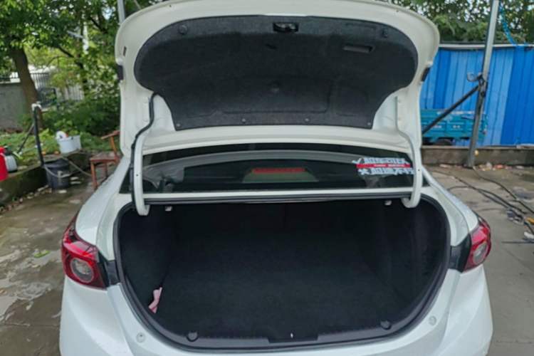 Used Mazda 3 Axela 2014 Sedan 1.5L Automatic Luxury Model Trunk