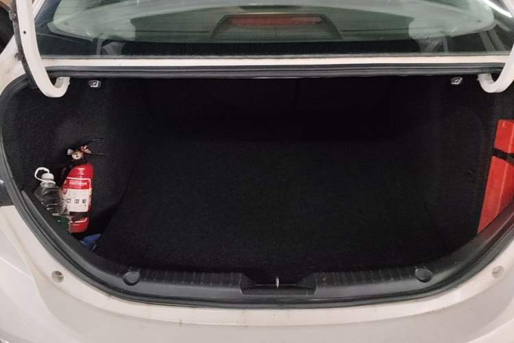 Used Mazda 3 Axela 2014 Sedan 1.5L Automatic Comfort Model Trunk