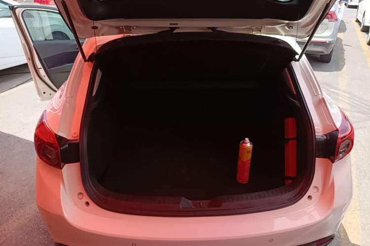 Used Mazda 3 Axela 2014 Hatchback 1.5L Automatic Luxury Model Trunk