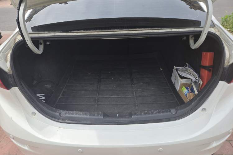 Used Mazda 3 Axela 2014 Sedan 1.5L Automatic Comfort Model Trunk
