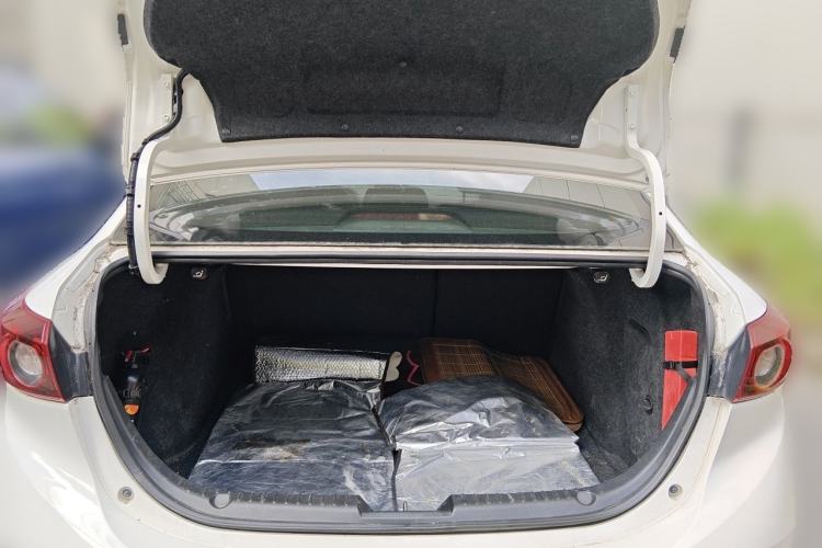 Used Mazda 3 Axela 2014 Sedan 1.5L Manual Comfort Model Trunk